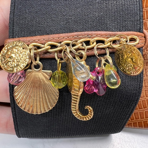 EUC Caressa Elastic Strap Thong Sandals - Picture 6 of 9